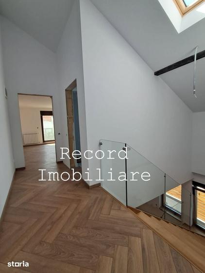 Casă cu 6 camere cu Teren 227 Mp în Gruia