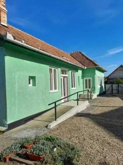Casă cu 2 camere cu Teren 896 Mp în Teiu