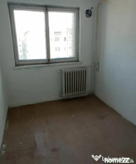 Apartament cu 4 camere semidecomandat în Central