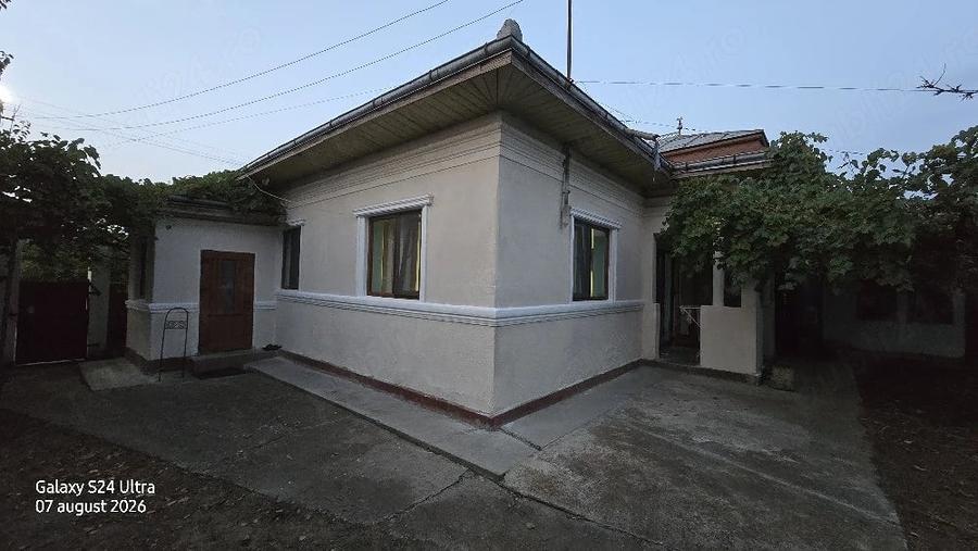Casă cu 3 camere cu Teren 1700 Mp în Răchiteni