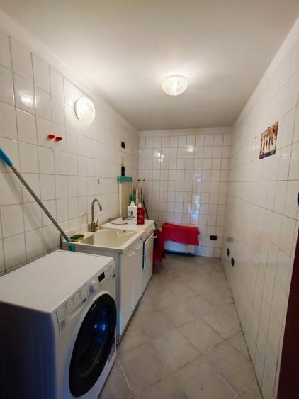 Casă individuală cu 8 camere cu Canalizare în Balotești