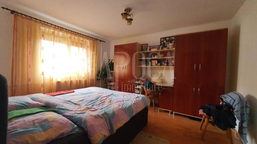 Casă individuală cu 6 camere cu Canalizare în Spitalul Județean