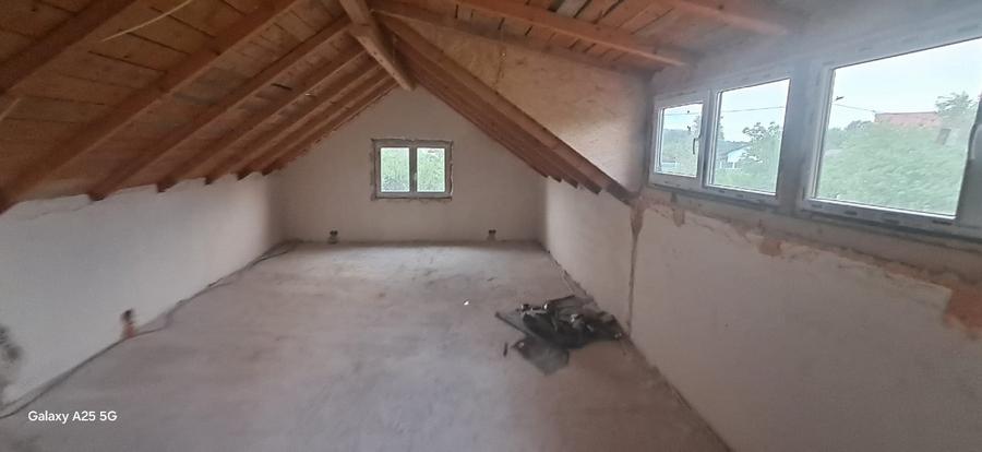 Casă individuală cu 5 camere cu Teren 880 Mp în Sasca Mare