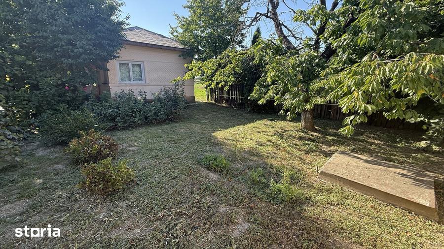 Casă cu 3 camere decomandat cu Teren 1400 Mp în Târgșoru Vechi