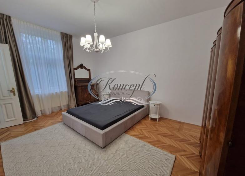 Apartament cu 3 camere semidecomandat, mobilat în Central
