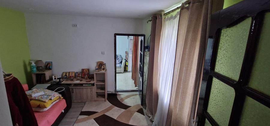 Casă individuală cu 6 camere cu Canalizare în Central