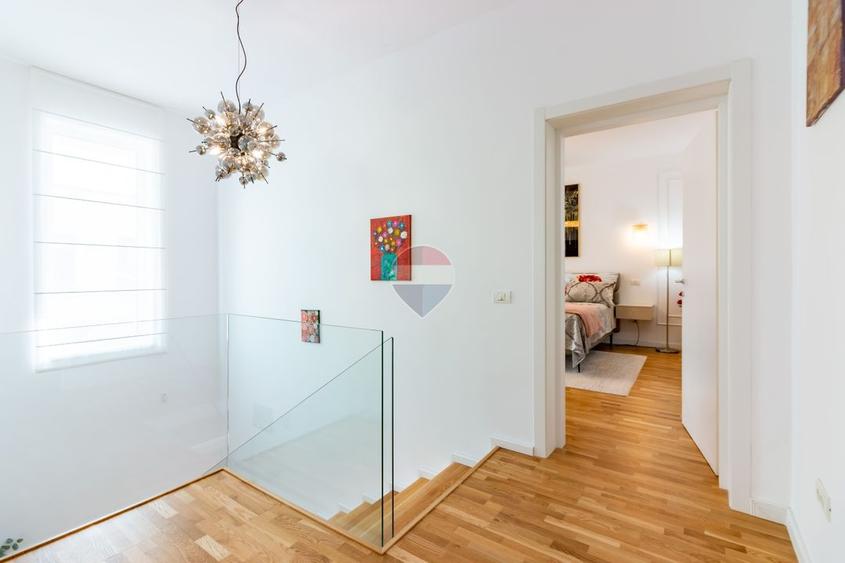 Casă individuală cu 5 camere cu Teren 452 Mp în Corbeanca