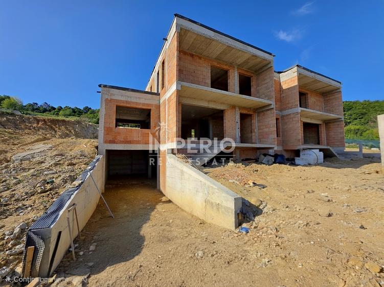 Duplex cu 5 camere cu Canalizare în Făget
