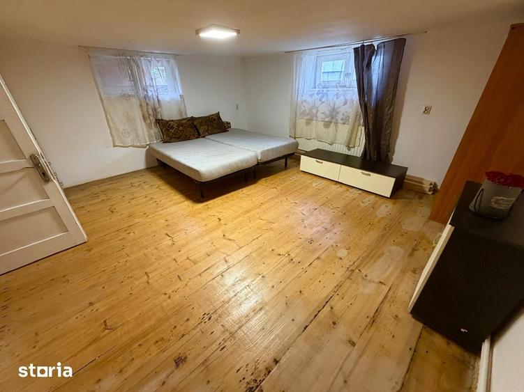 Casă cu 4 camere cu Teren 133 Mp în Lupeni