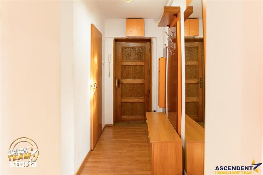 Apartament cu 3 camere, mobilat în Sud