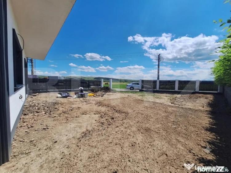 Casă cu 5 camere cu Teren 500 Mp în Jucu