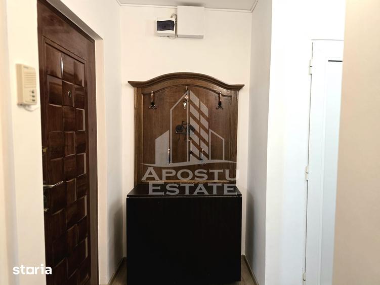 Apartament cu 3 camere semidecomandat în Funcționarilor