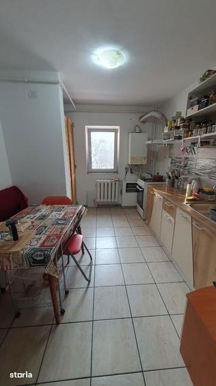 Apartament cu 4 camere decomandat, mobilat în Central