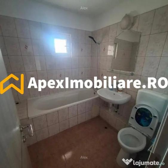 Apartament cu 3 camere decomandat în Baba Novac