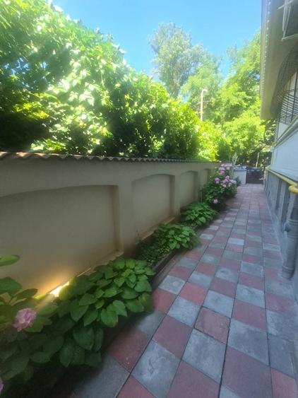 Apartament cu 5 camere decomandat în Kiseleff