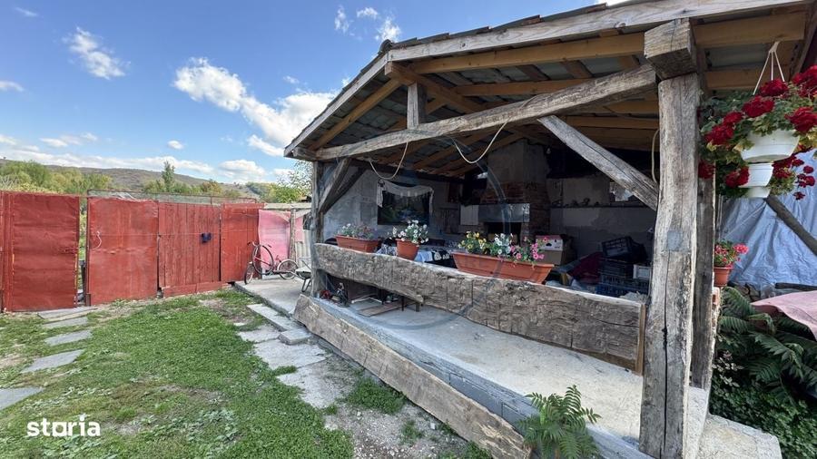 Casă cu 3 camere în Domnești