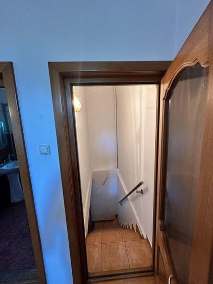 Casă individuală cu 8 camere cu Canalizare în Gruia