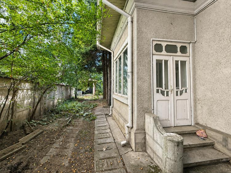 Casă individuală cu 5 camere cu Garaj în Tei