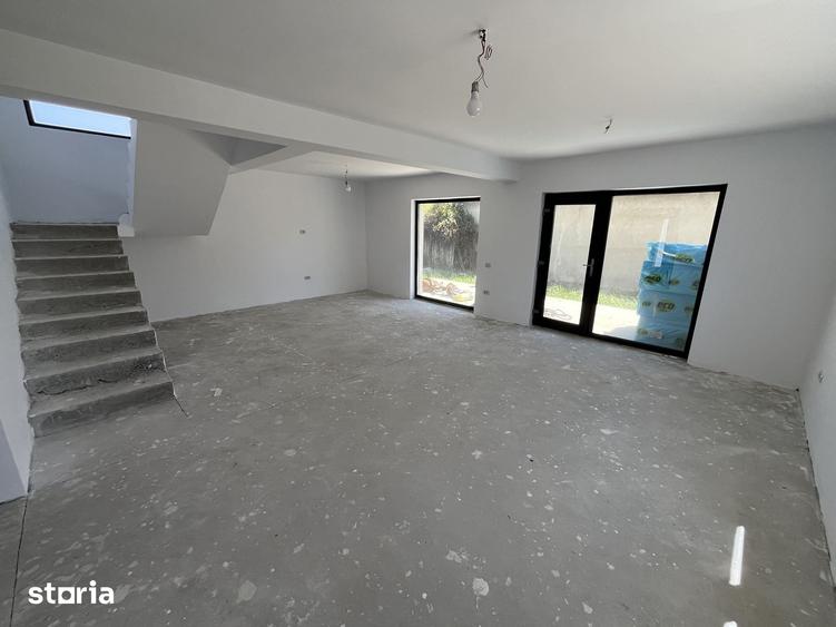 Casă cu 4 camere cu Teren 375 Mp în Ștefănești