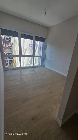 Apartament cu 3 camere semidecomandat în Complex Studențesc