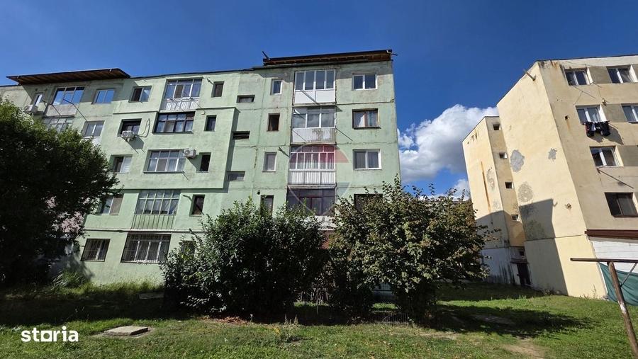 Apartament cu 2 camere semidecomandat în Coman