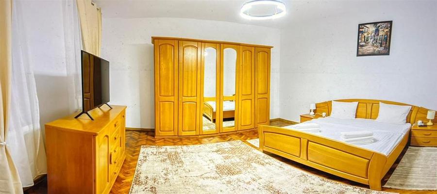 Apartament cu 4 camere semidecomandat în Central — fotografia 1