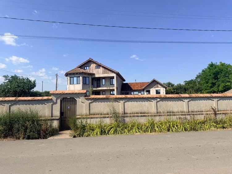Casă cu Teren 3500 Mp în Casicea