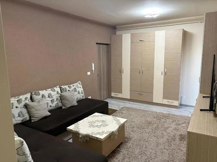 Apartament cu 3 camere semidecomandat în Braytim