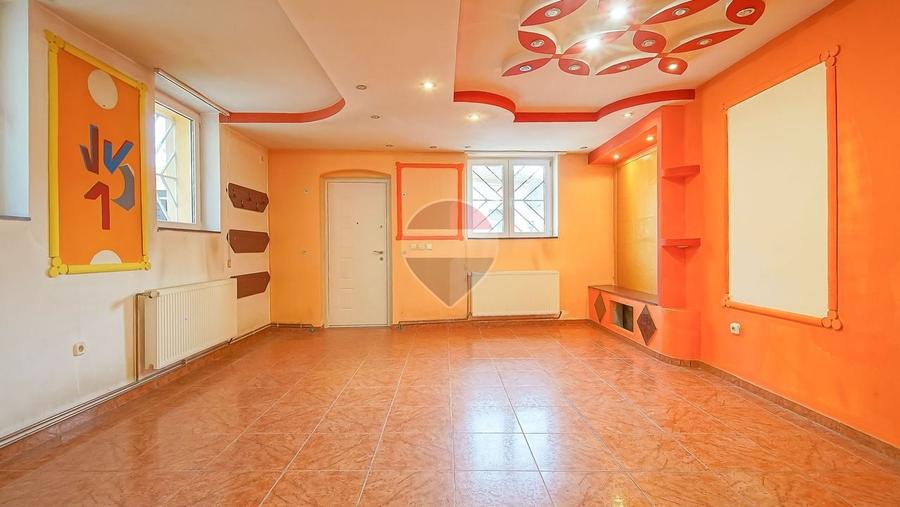 Apartament cu 2 camere semidecomandat în Centrul Civic