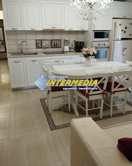Apartament cu 3 camere semidecomandat, mobilat în Ampoi 1