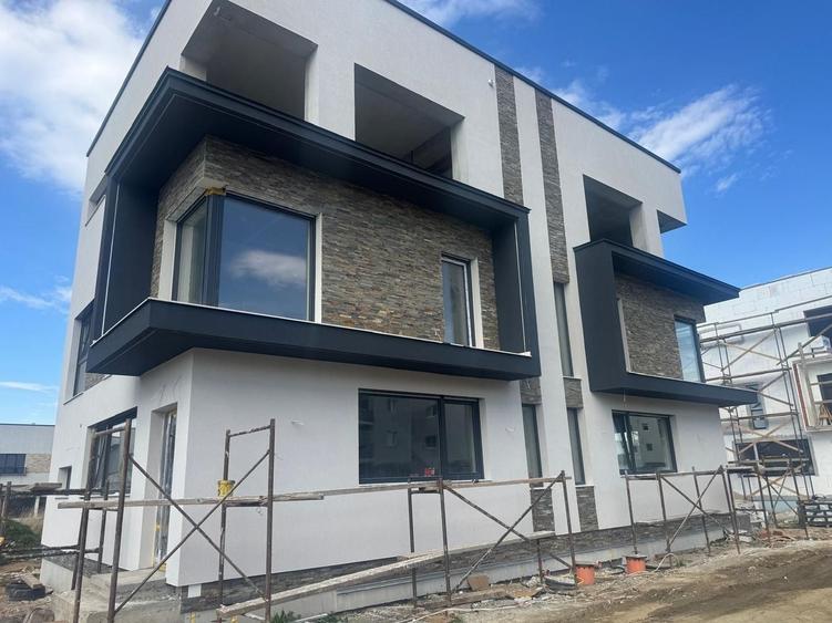 Duplex cu 4 camere cu Canalizare în Șelimbăr