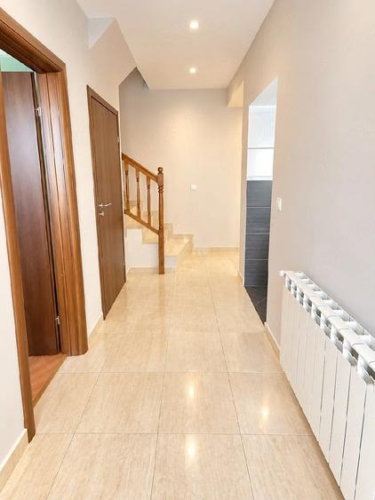 Casă cu Teren 240 Mp în Central