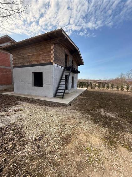 Casă cu 4 camere cu Teren 500 Mp în Băile 1 Mai