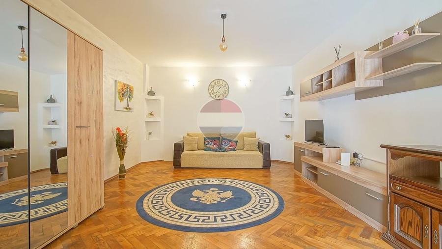 Apartament cu 2 camere decomandat în Centrul Istoric