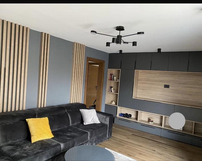 Apartament cu 3 camere decomandat în Central