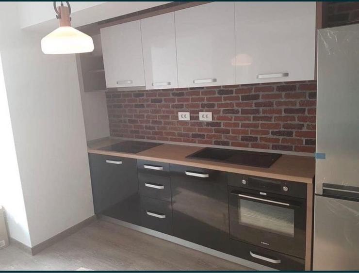Apartament cu 3 camere semidecomandat în Tătărași