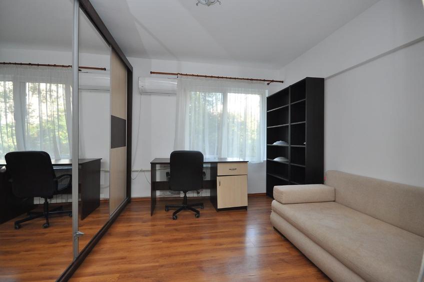 Apartament cu 3 camere semidecomandat în Militari