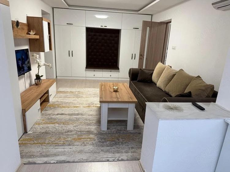 Apartament cu 2 camere semidecomandat în Calea București