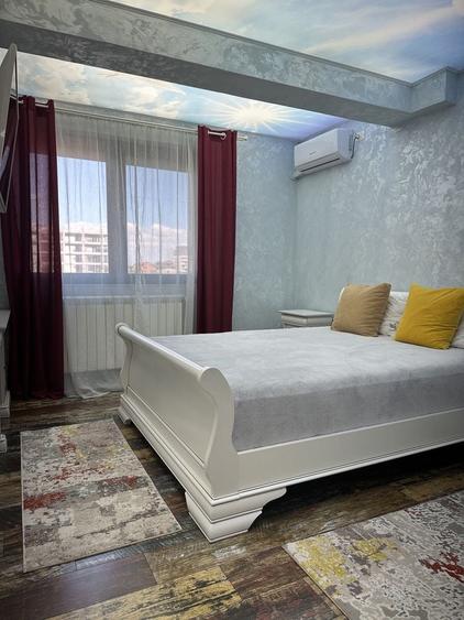 Apartament cu 3 camere decomandat în Palazu Mare
