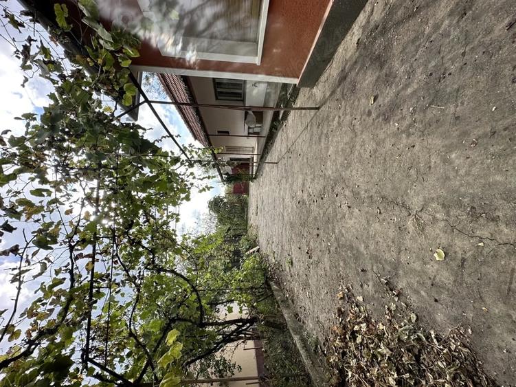 Casă cu 5 camere cu Teren 2000 Mp în Picleu