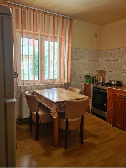 Apartament cu 3 camere decomandat, mobilat în Central