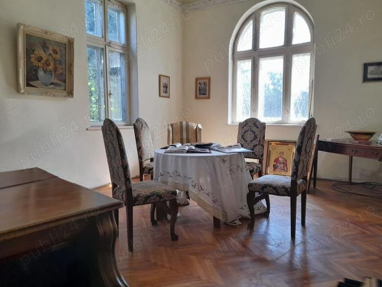Casă cu 6 camere în Caracal