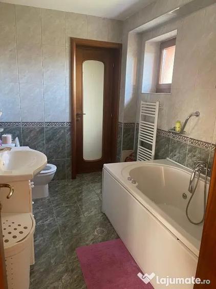 Spațiu comercial, de 814 mp, în Titan