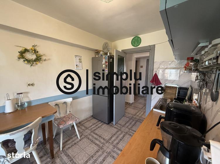 Apartament cu 3 camere decomandat în Sărari