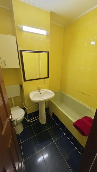 Apartament cu 4 camere decomandat în Cetate