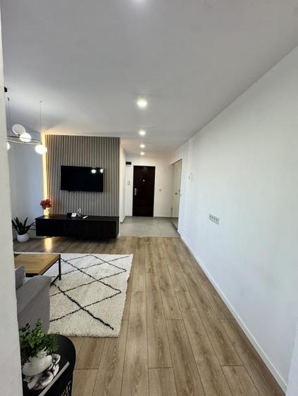 Apartament cu 2 camere semidecomandat, mobilat în Central