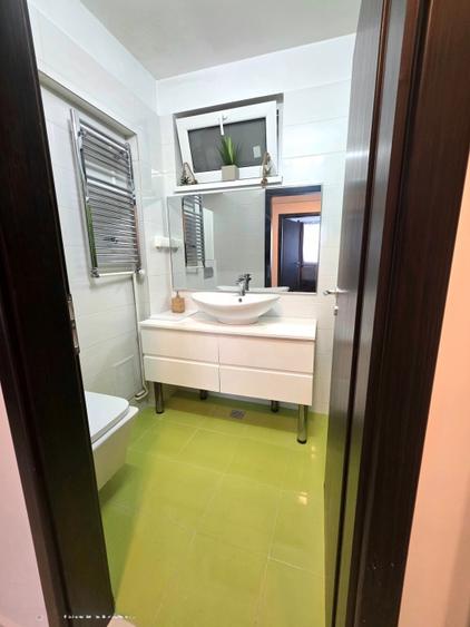 Apartament cu 3 camere semidecomandat, mobilat în Sala Palatului