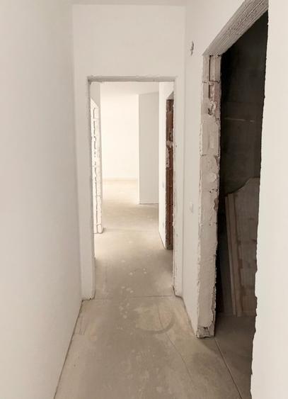 Apartament cu 3 camere decomandat în Turnișor