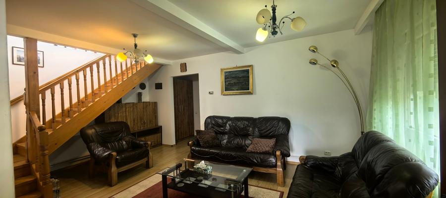 Casă individuală cu 5 camere cu Teren 891 Mp în Central