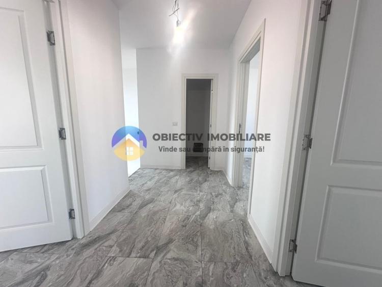Casă cu 3 camere cu Canalizare în Est